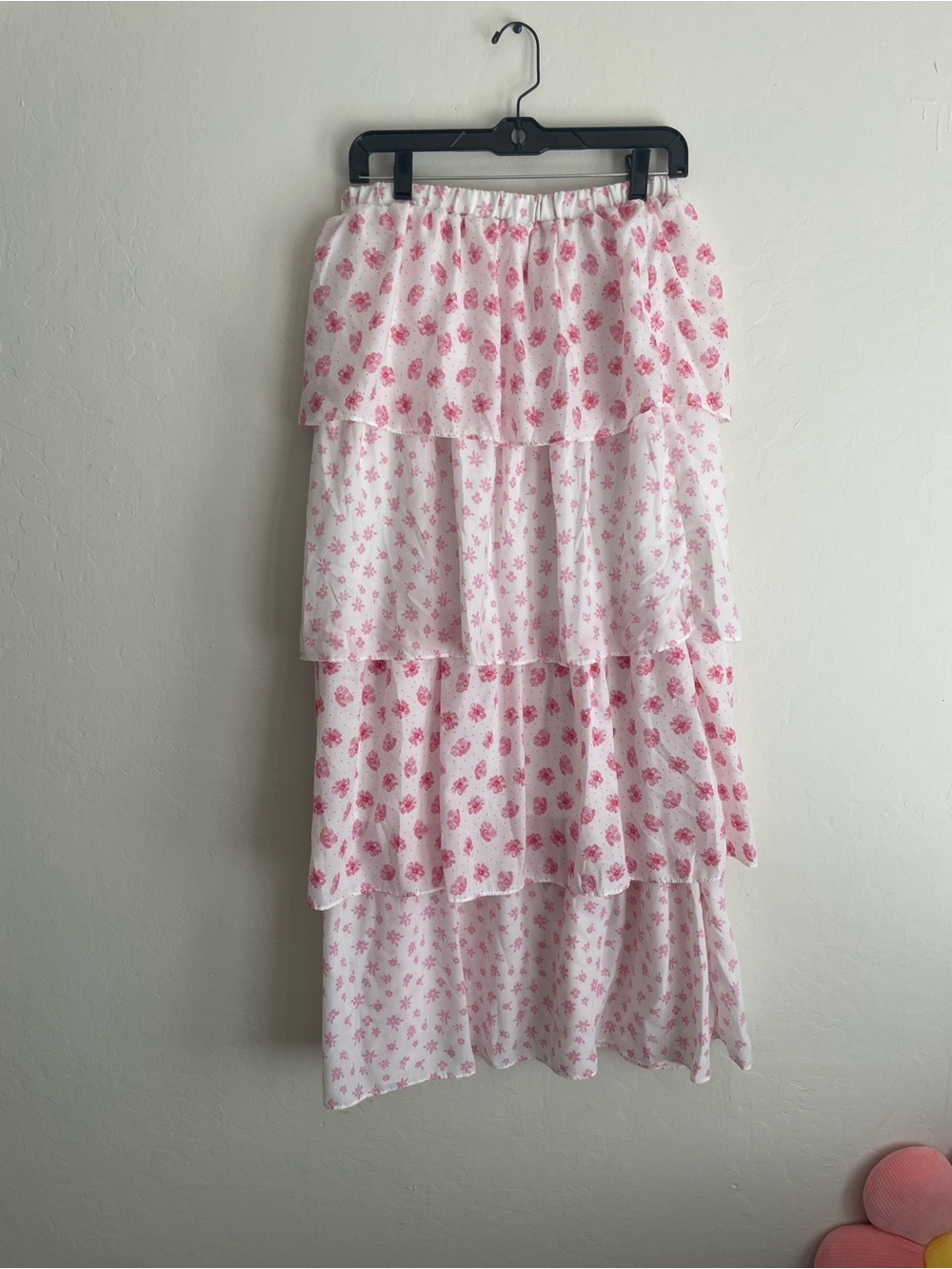 Francesca’s pink and white tiered floral maxi skirt